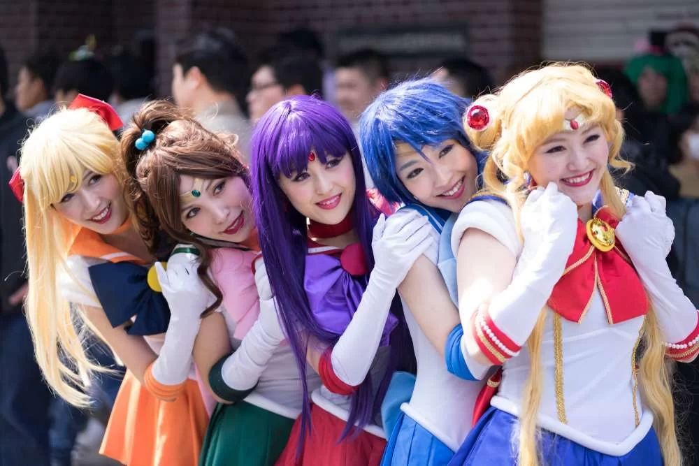 “Cosplay não é consentimento”: influenciadora expõe assédio e pressiona por limites claros no fandom “Cosplay não é consentimento”: influenciadora relata assédio, parasociais e deepfakes. Entenda o movimento, os riscos em eventos e online, e como a comunidade pode agir de forma segura e respeitosa.